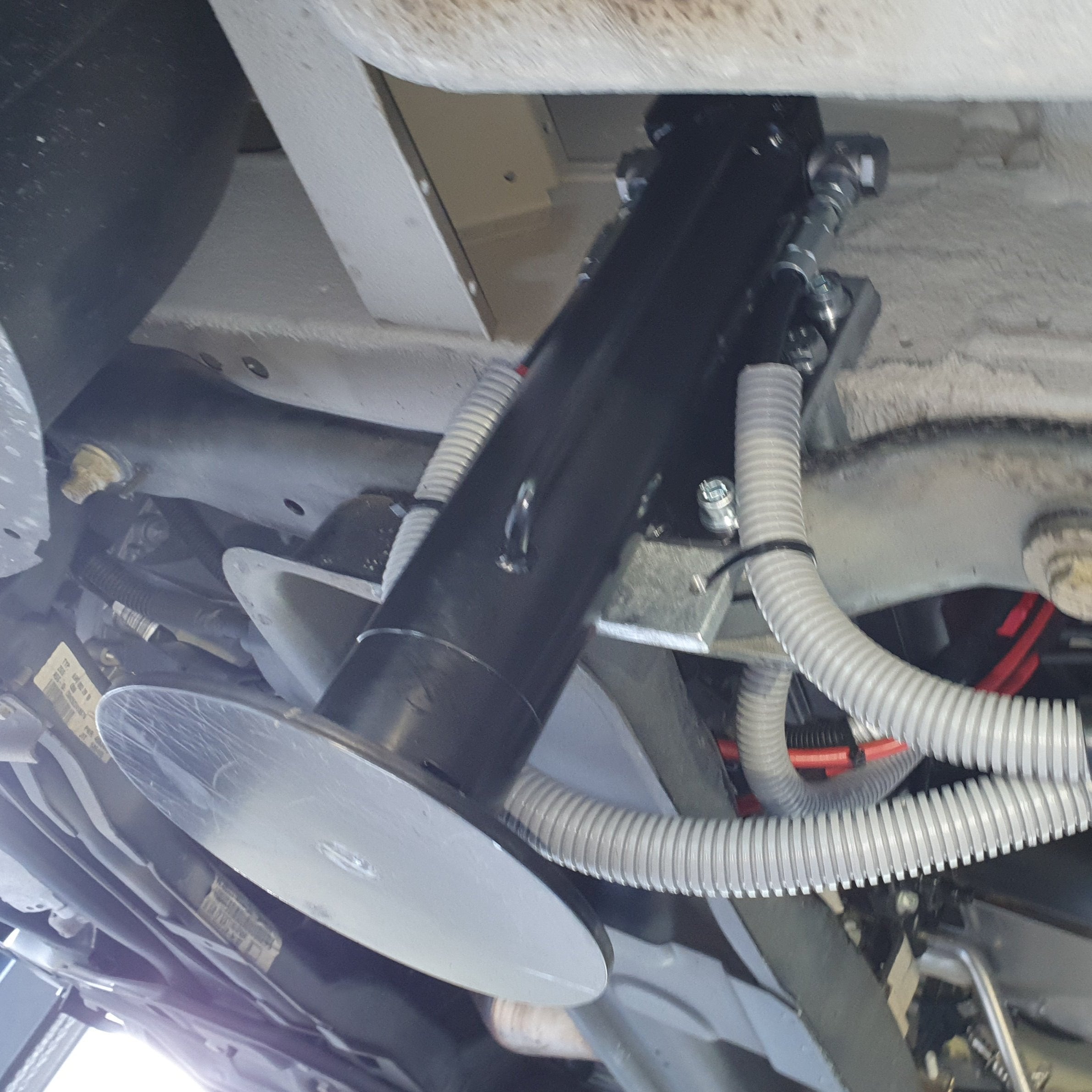 SHR Hydraulik Self-Levelling System for Mercedes-Benz VS30 chassis from 2018 to current