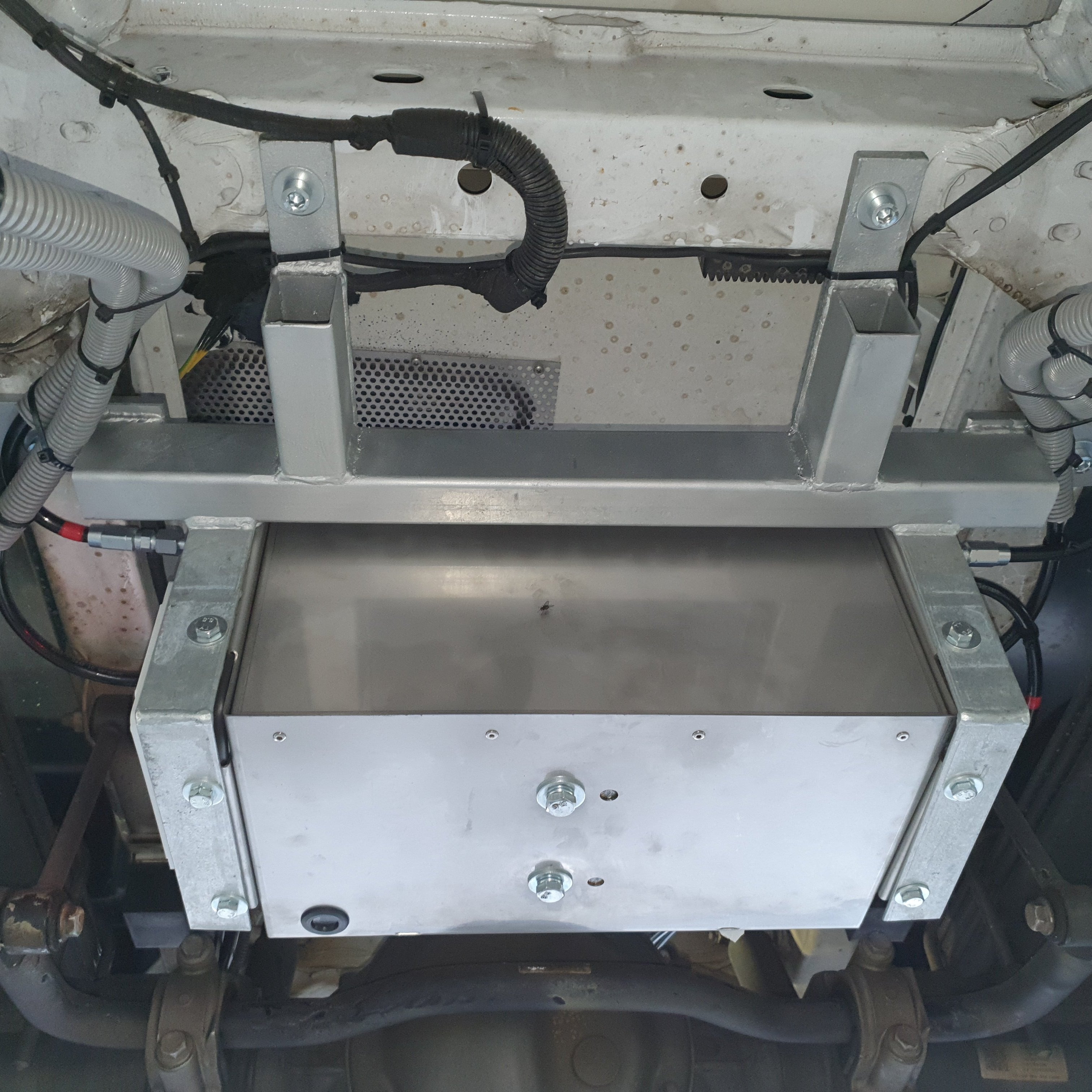 SHR Hydraulik Self-Levelling System for Mercedes-Benz VS30 chassis from 2018 to current